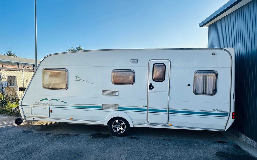 Przyczepa kempingoa UTOPIA Swift 550 lekka DMC 1400kg