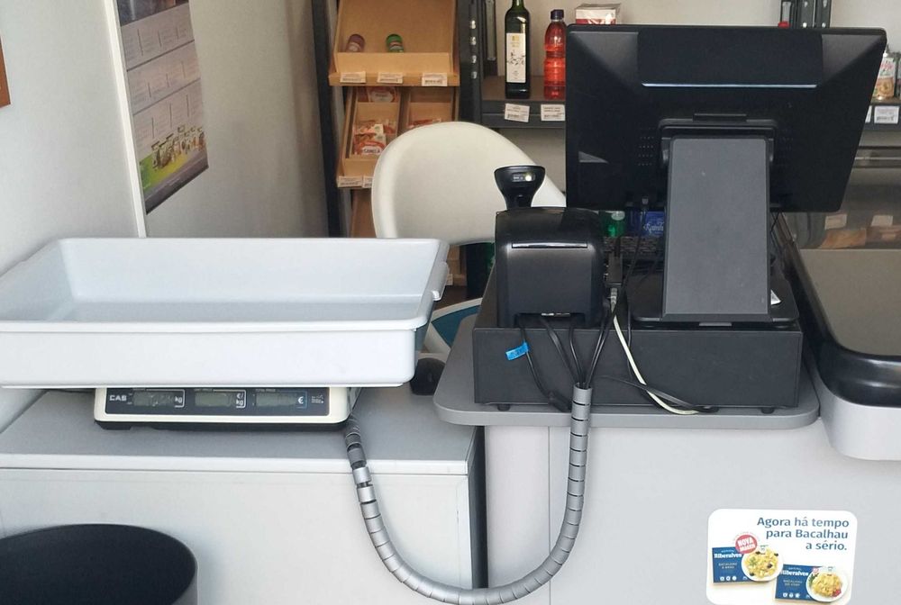 Computador com impressora e Balança