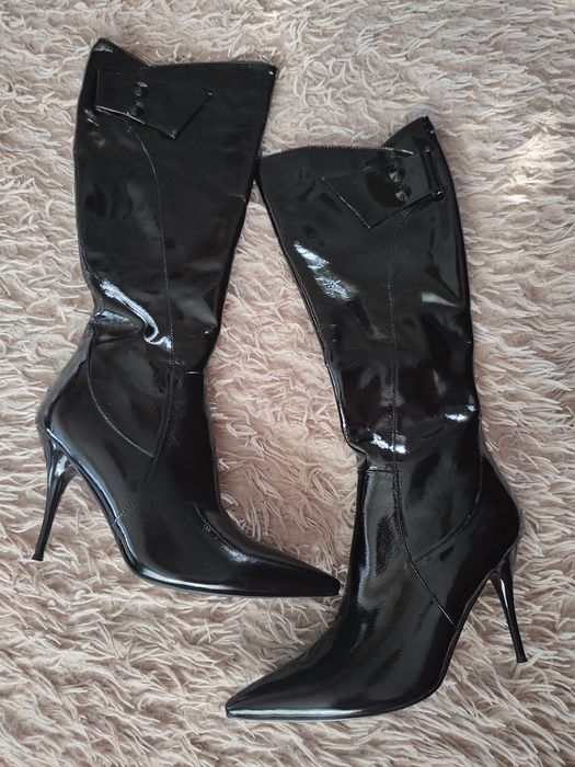 Продам сапоги лаковая кожа.