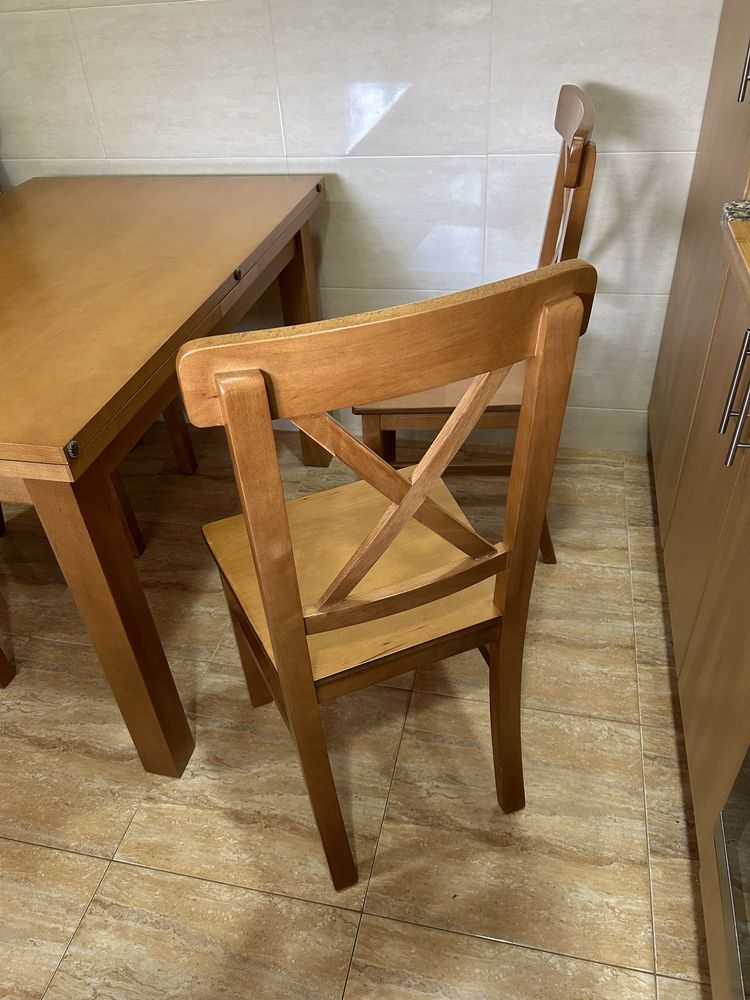 Mesa e 4 cadeiras