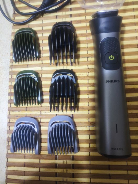 тример Philips Norelco 7000 серії MG7920