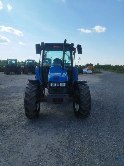 New Holland  4835