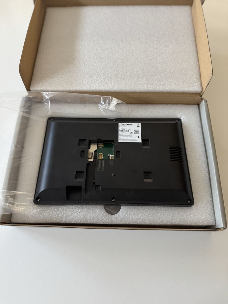 Nowy monitor Hikvision DS-KH8520-WTE1 – 10.1”, Wi-Fi, dotykowy, PoE