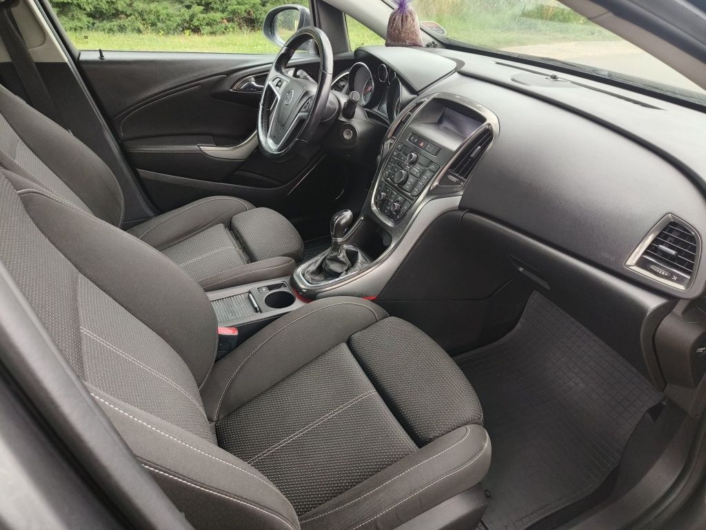 Opel Astra 2011r 1.4 Benzyna Stan BDB