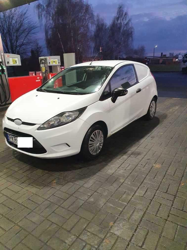 Ford Fiesta dostawczy  2 osobowy 1.4 diesel 50kW 4l/100km sprawny VAT1