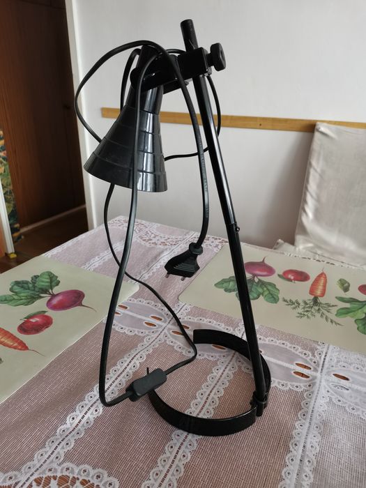 Lampka stojąca czarna