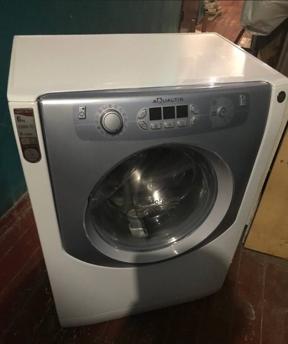 Стиральная машинка Аристон автоматическая стиралка Ariston на 7 кг.