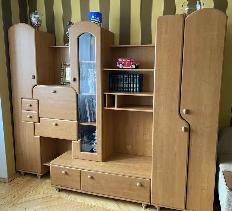 Стінка у вітальню