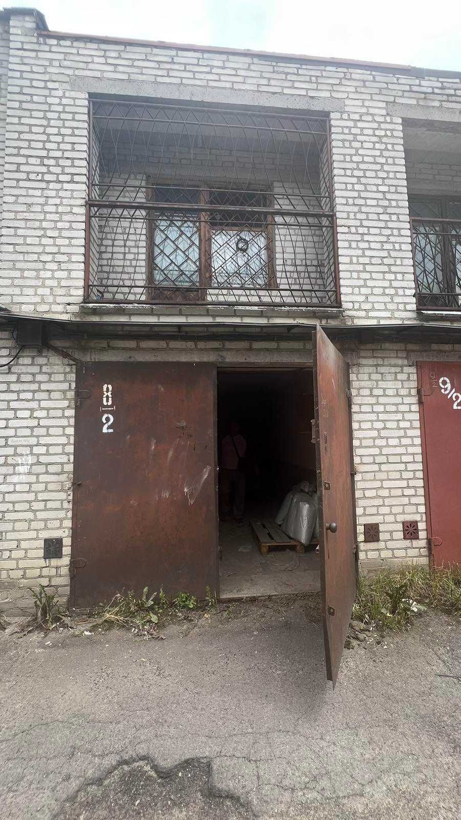 Дворівневий гараж 51,8м2 з підвалом кооперативі за вул. Пасічна