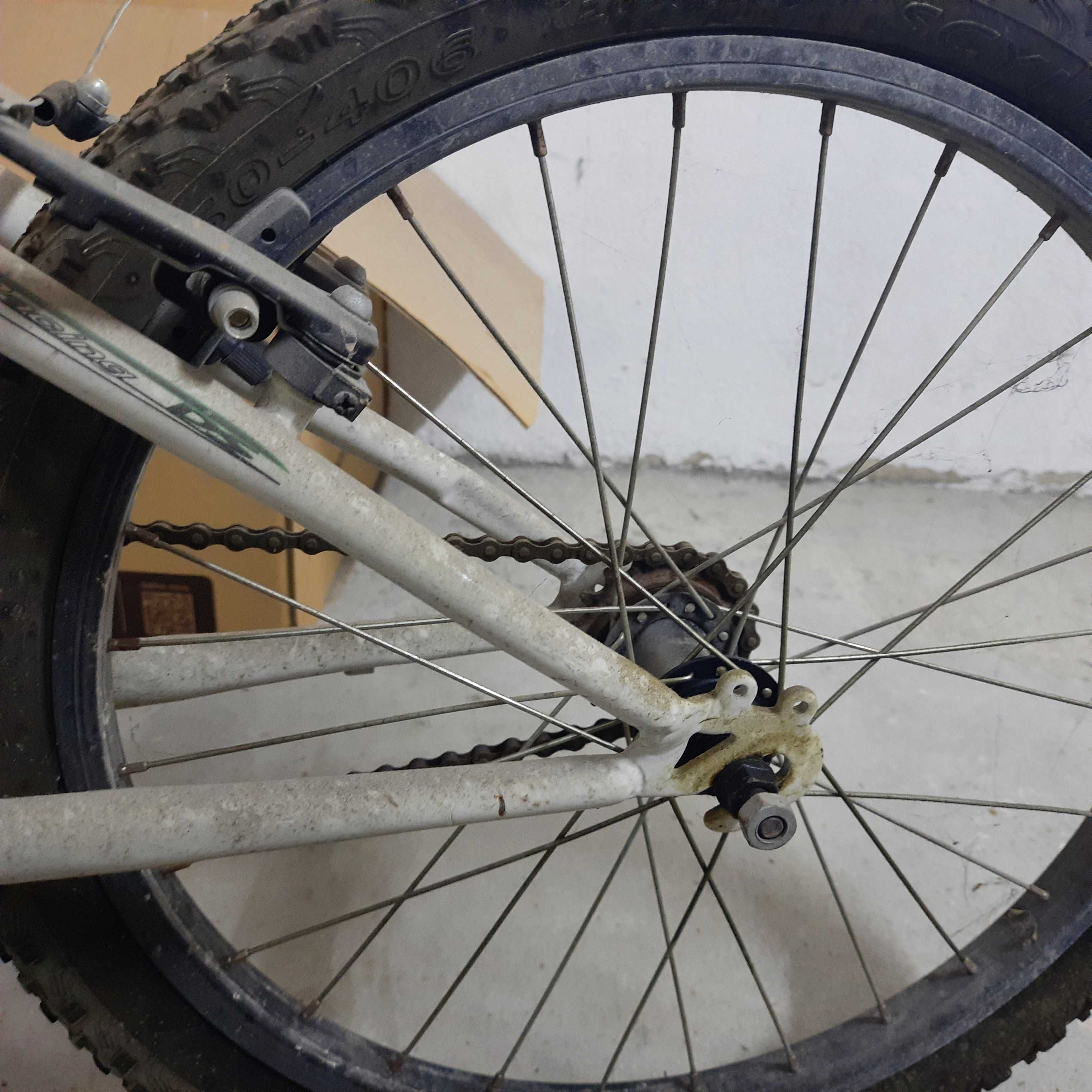 Bicicleta como nova para desocupar