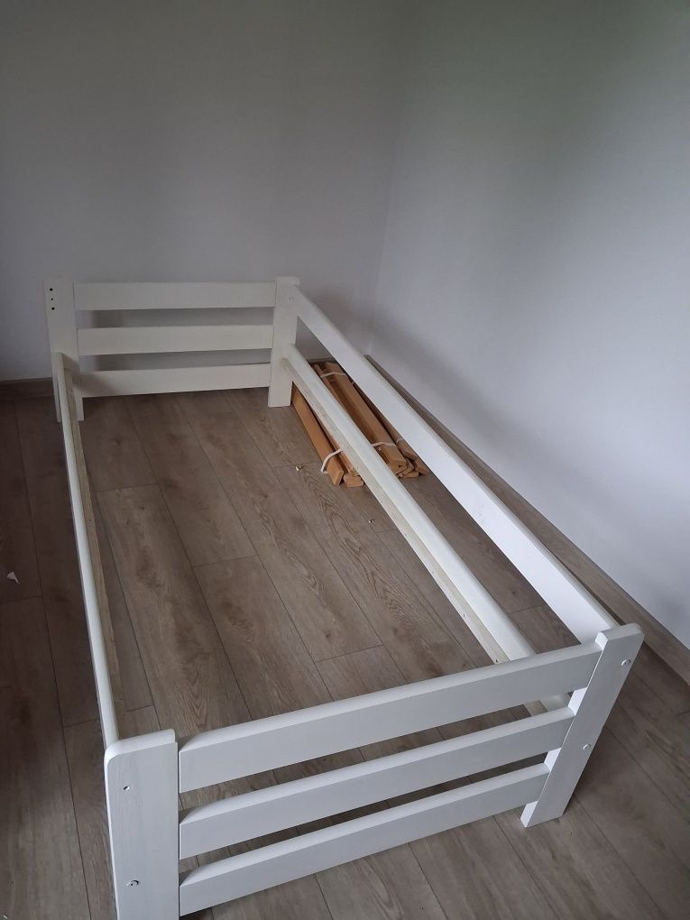 Łóżeczko dziecięce, łóżko stelażowe 80x180