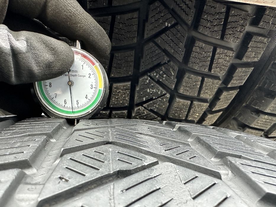 Шини б/у 285/40 R21 Pirelli 2шт