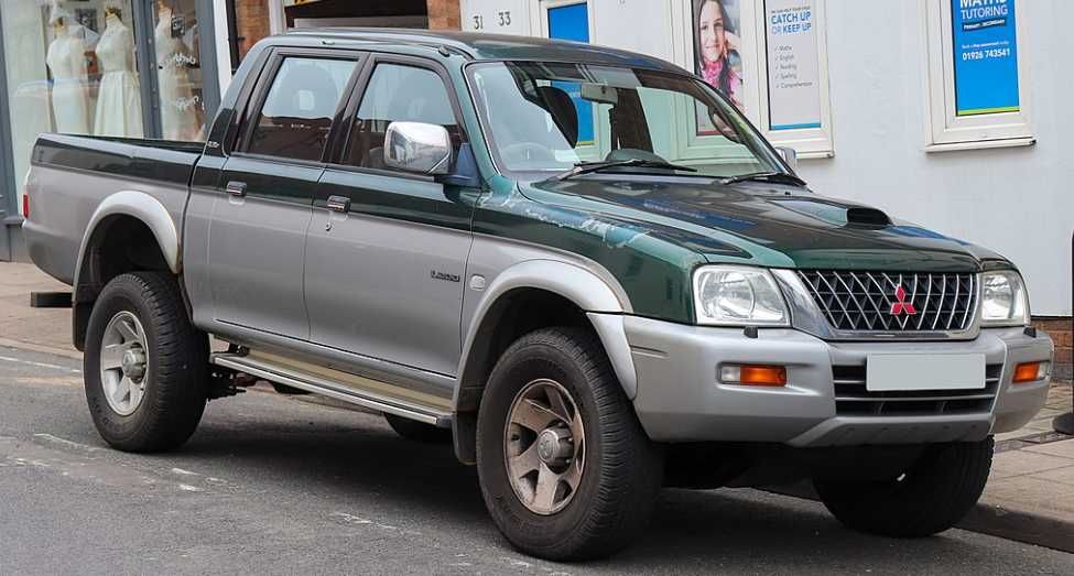 Mitsubishi L200 скло бокове