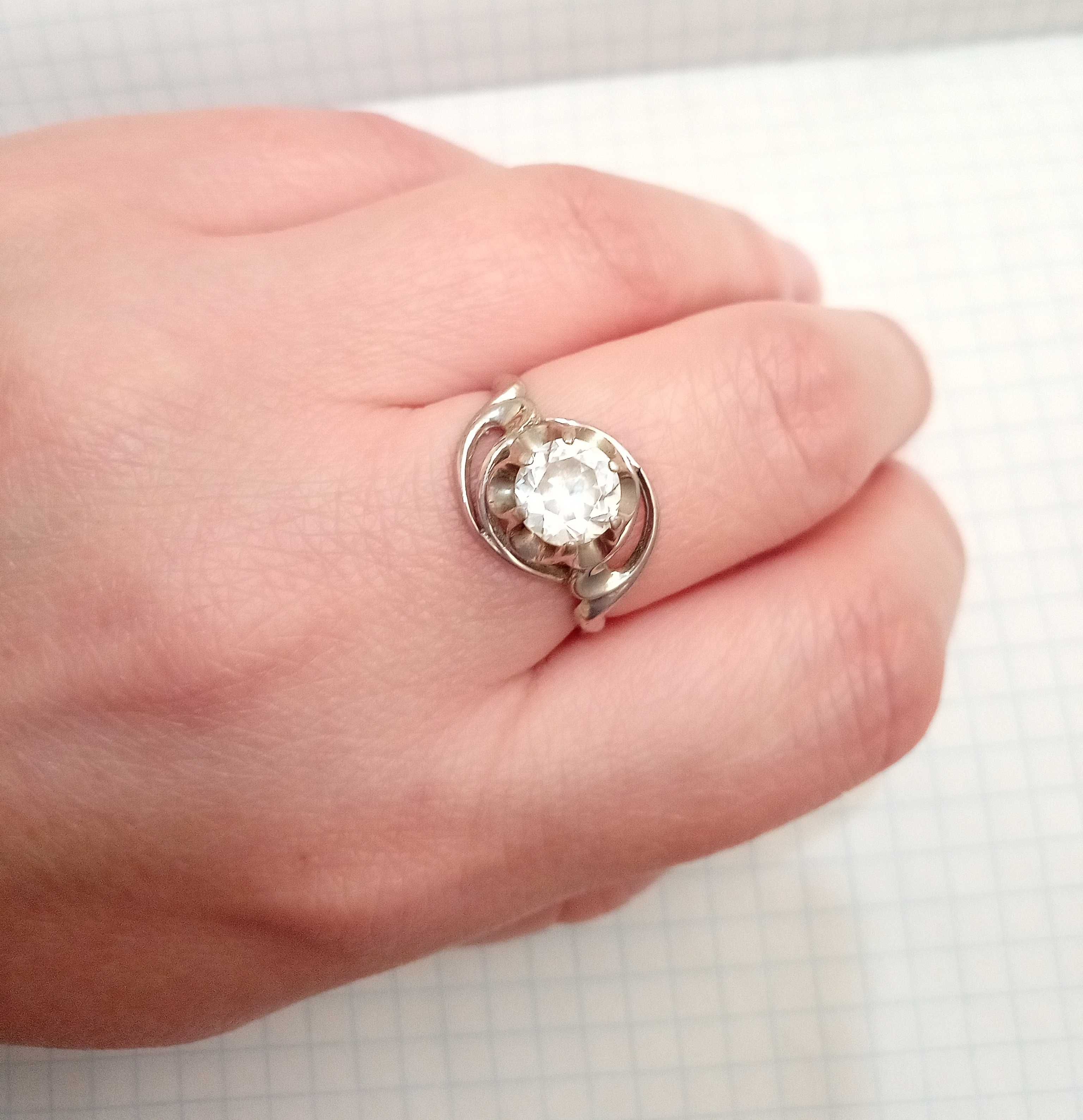 Кольцо перстень с белым камнем Мельхиор Бижутерия СССР винтаж