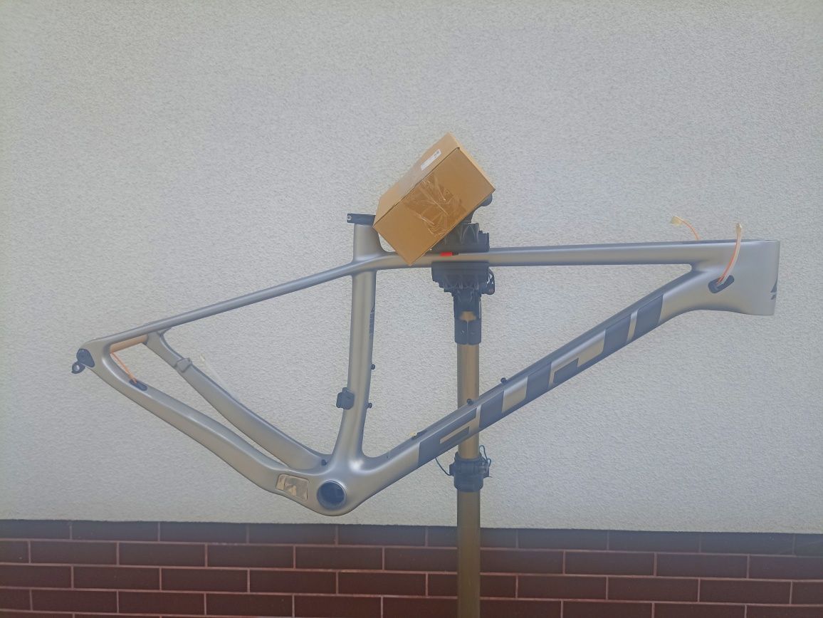 Nowa Rama Fuji Cube Giant 29 Karbon  Kross merida Wyprzedaz