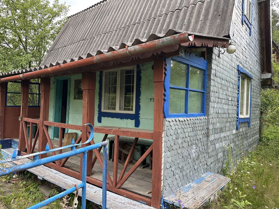 Продається дачний будинок і зем. ділянка поблизу  Моршина