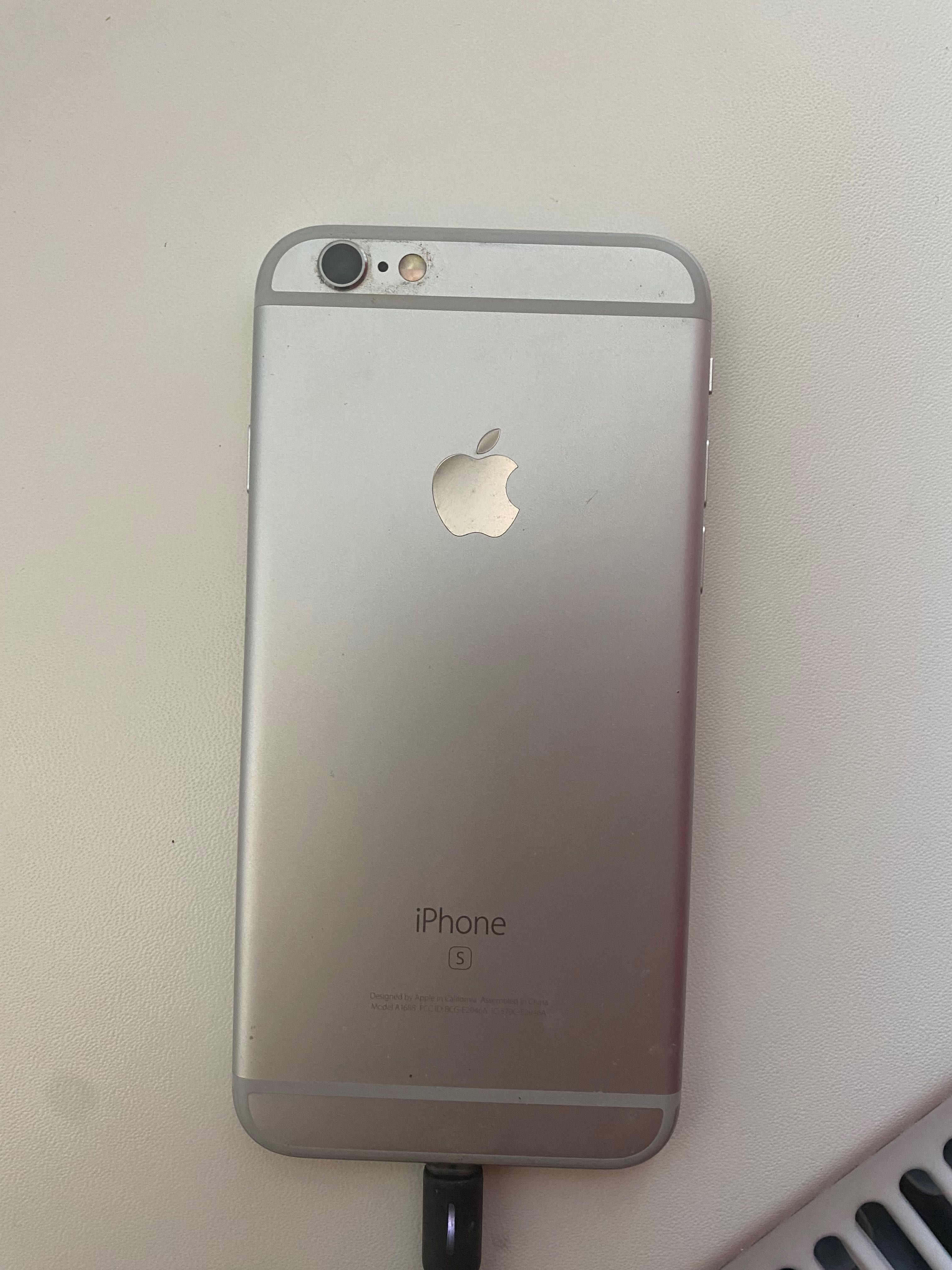iPhone 6S продається