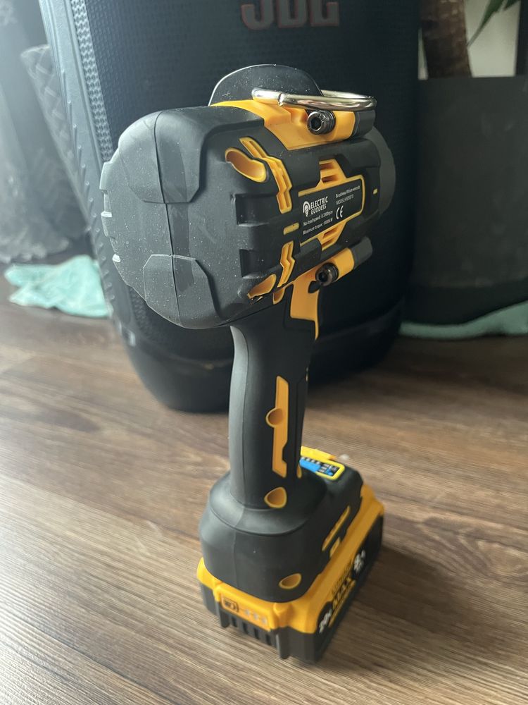 Klucz udarowy 1/2 1000nm pod dewalt bateria 8.4ah