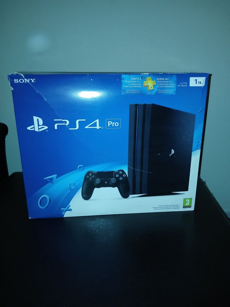 Ps4 Pro + 2 comandos