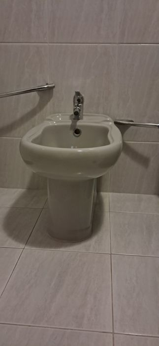 Sanita + Bidé cinzenta