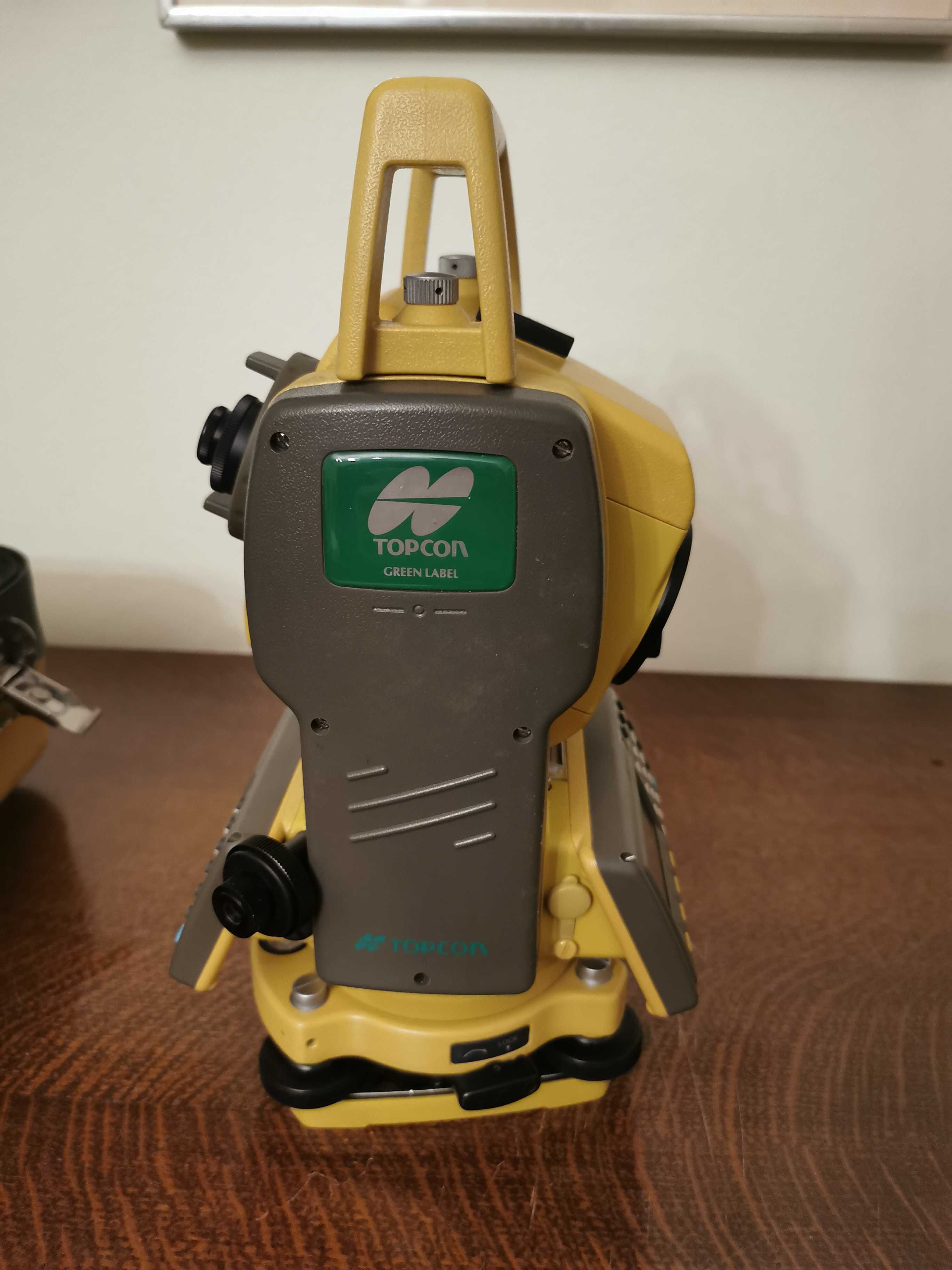 Tachimetr elektroniczny GTS-105N