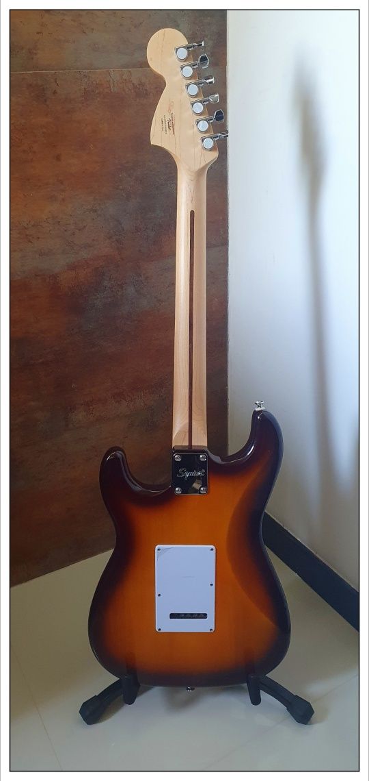 Squier By Fender FSR Affinity Series Stratocaster LRL, Limited Edition