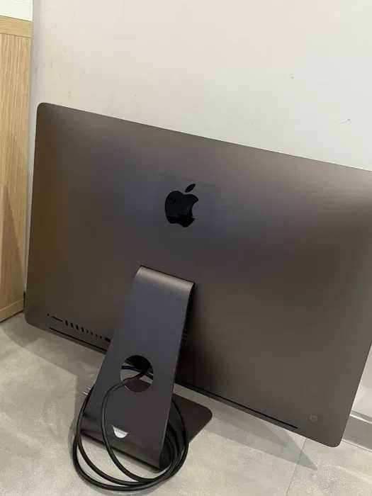 Apple iMac Pro 1,1 A1862 27" Stan BDB
