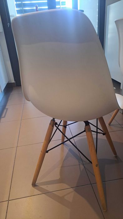 Cadeira moderna branca