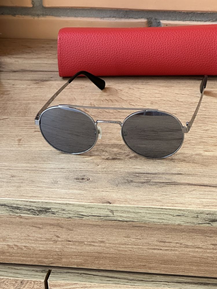 Солнцезащитные очки Guess / чехол