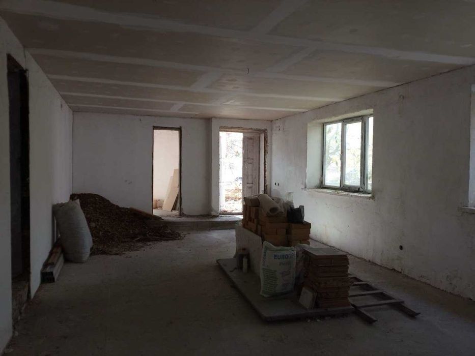 половина будинку в центрі м. Хмільника,  можливо під комерцію