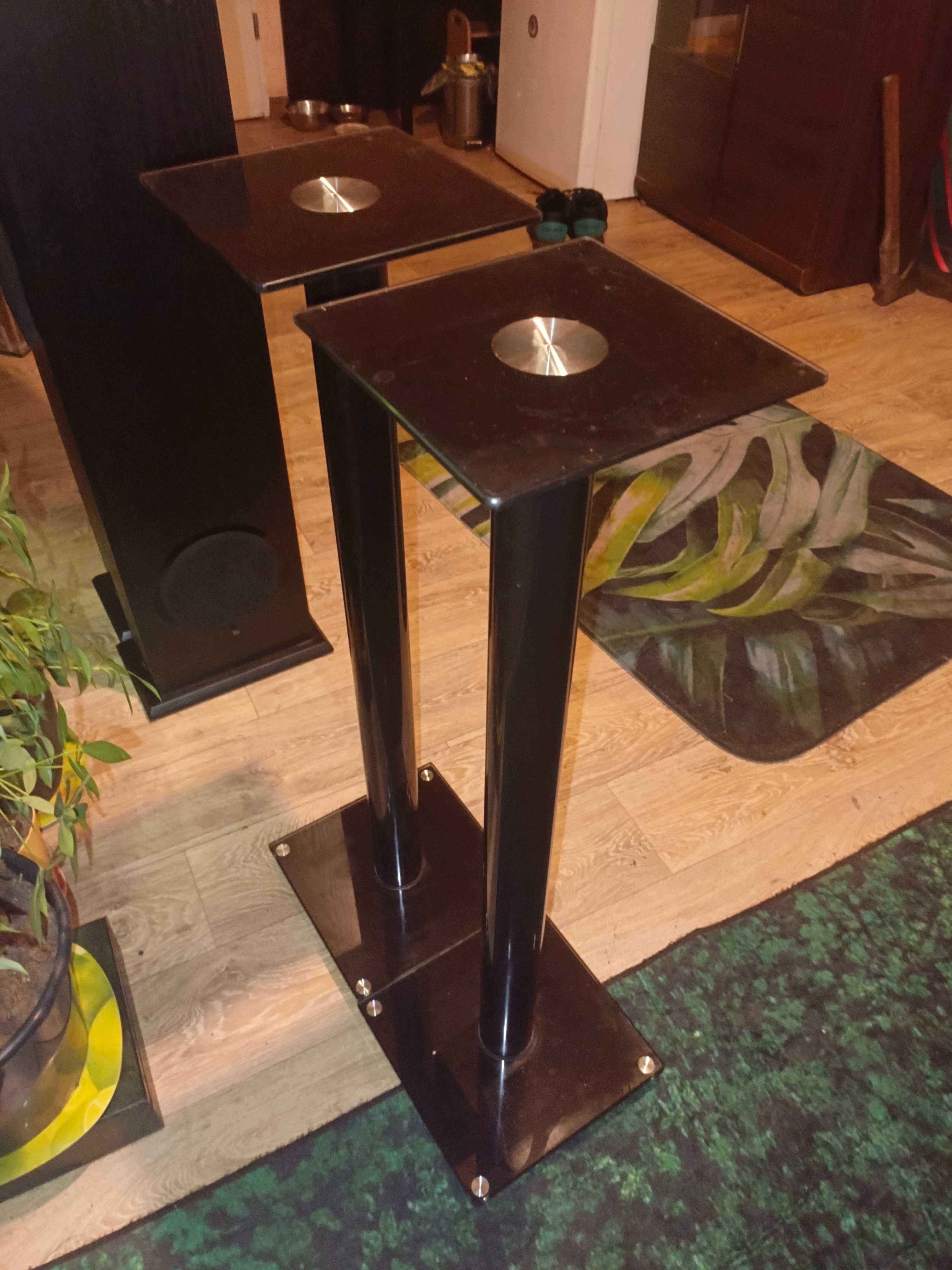 Sprzedam designerskie stojaki- standy z kolcami.