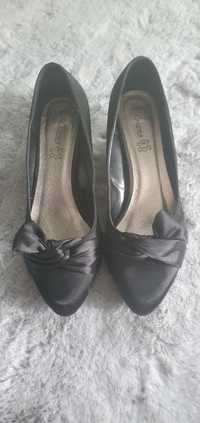 Eleganckie czarne buty na niskim obcasie 6 cm - rozmiar 39