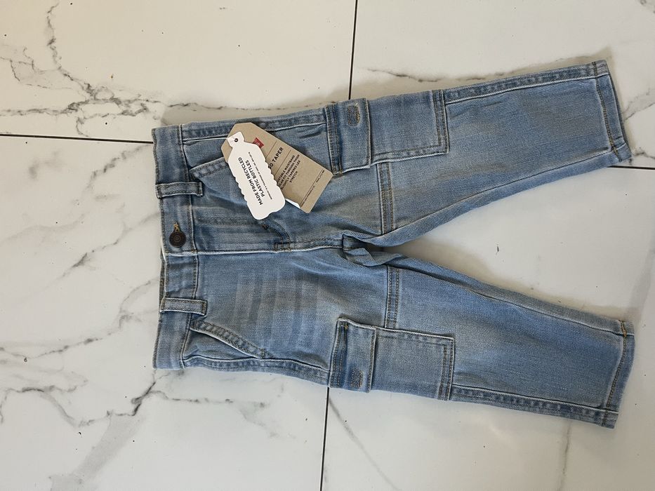 Spodnie Levis nowe 9 miesięcy