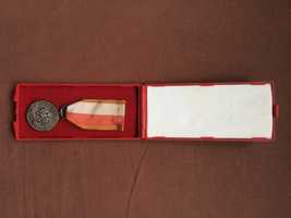 Medal walka praca socjalizm PRL z pudełkiem, oryginalny