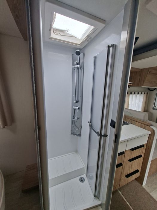 Autocaravana Bavaria T726FC - Cx Auto 9 vel. - 4 lugares