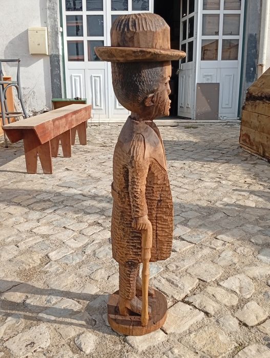 Escultura em madeira