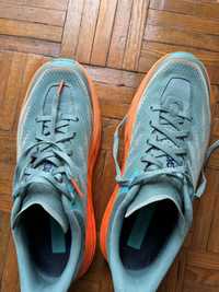 Hoka speedgoat 5 tamanho 42