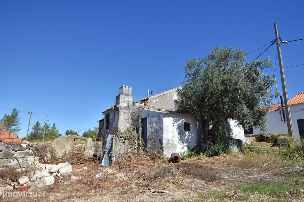 Casa em ruina em Casais do Louco, São Vicente do Paul, Santarém