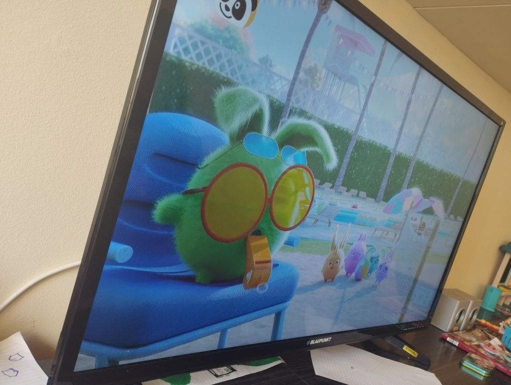 TV de 102 cm marca blaupunkt