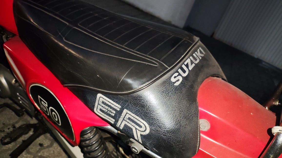 Suzuki ER 50 em bom estado