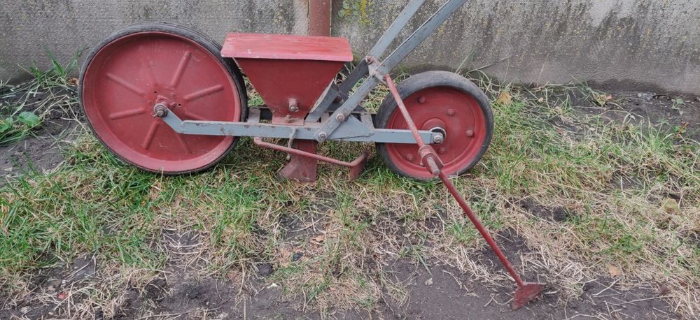 Сіялка точного висіву сівалка однорядна бункерна