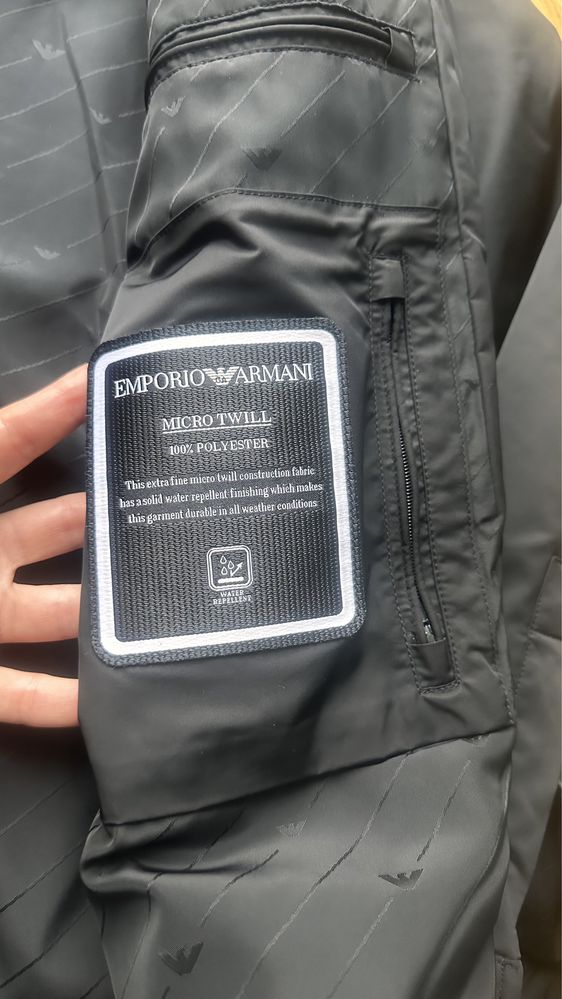Нова куртка , бомбер Armani