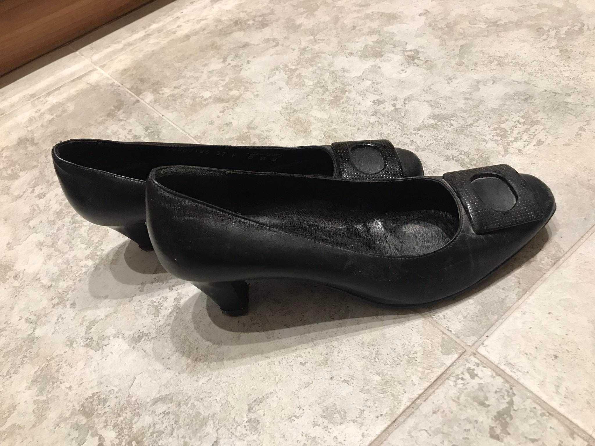 Czarne buty na niedużym obcasie RYŁKO rozmiar 37