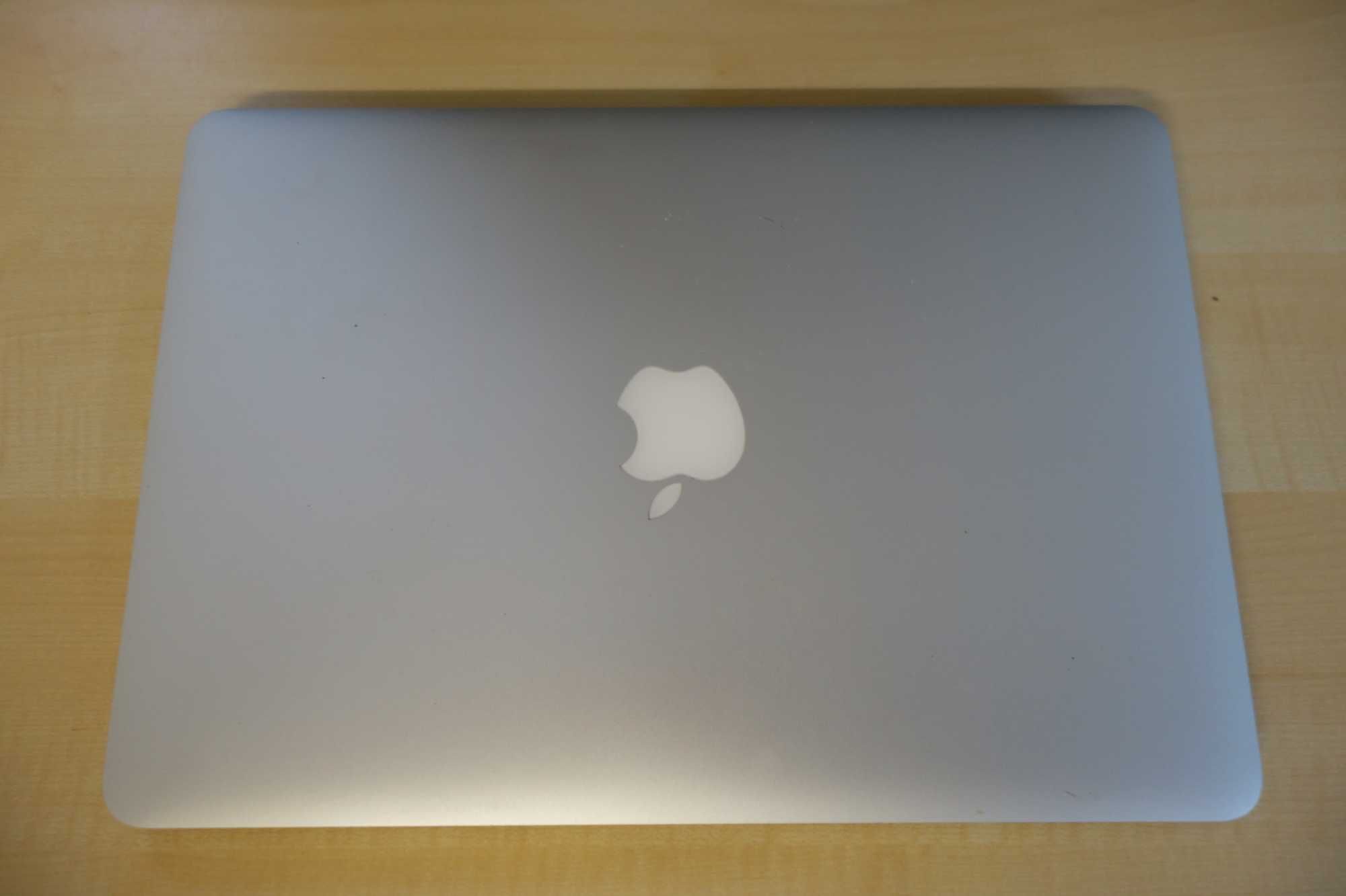 Apple MacBook Pro Retina 13 inch Нова батарея!!!