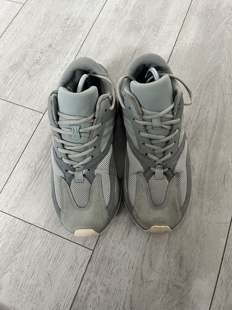 Yeezy wave boost 700 inertia 44