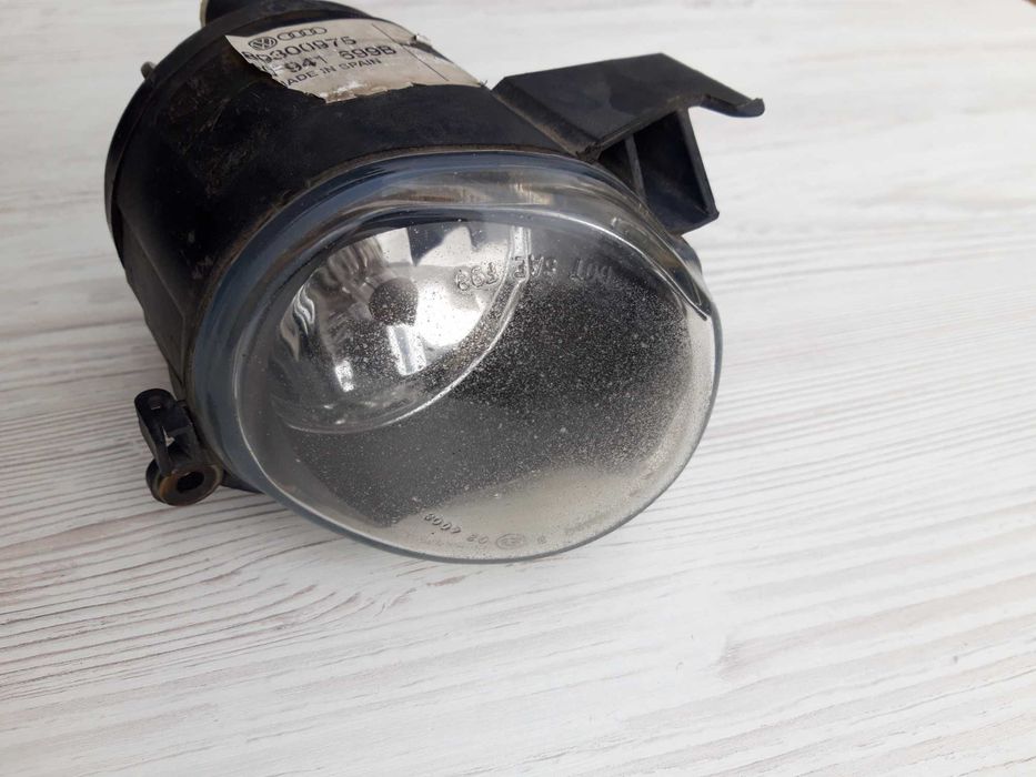 Противотуманная фара ПТФ AUDI A8 D2 4D0941699B