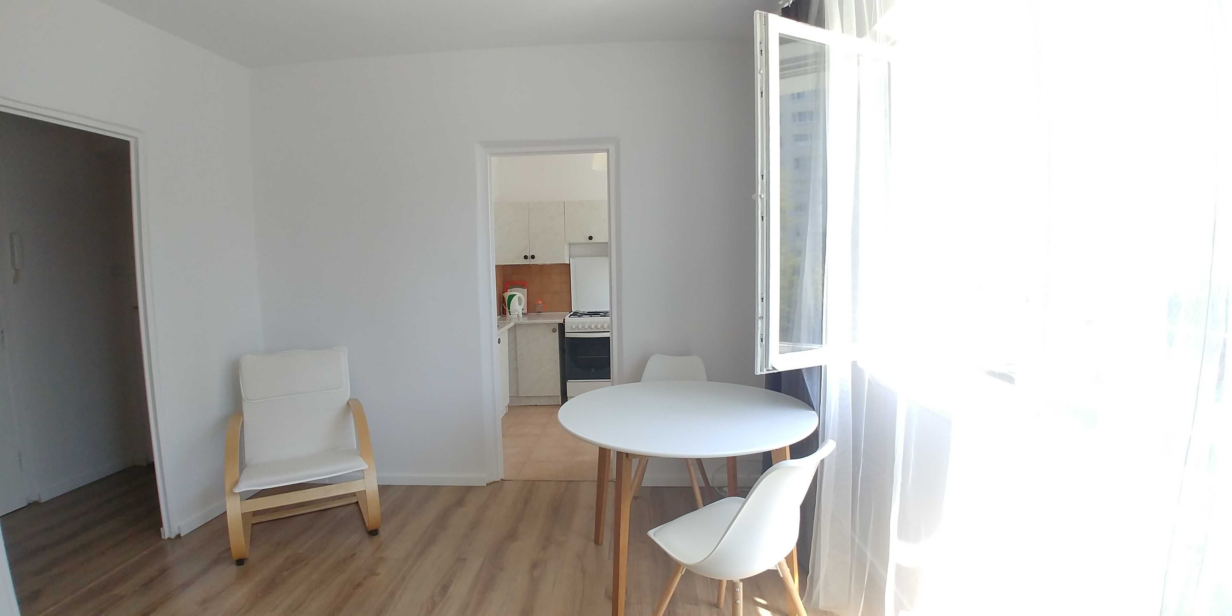 Słoneczna kawalerka/apartament w Legionowie
