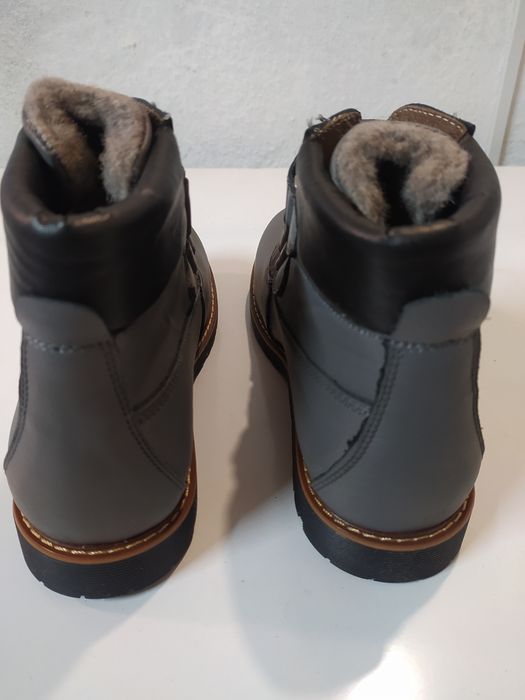 Продам нові зимові ботінки розмір 38