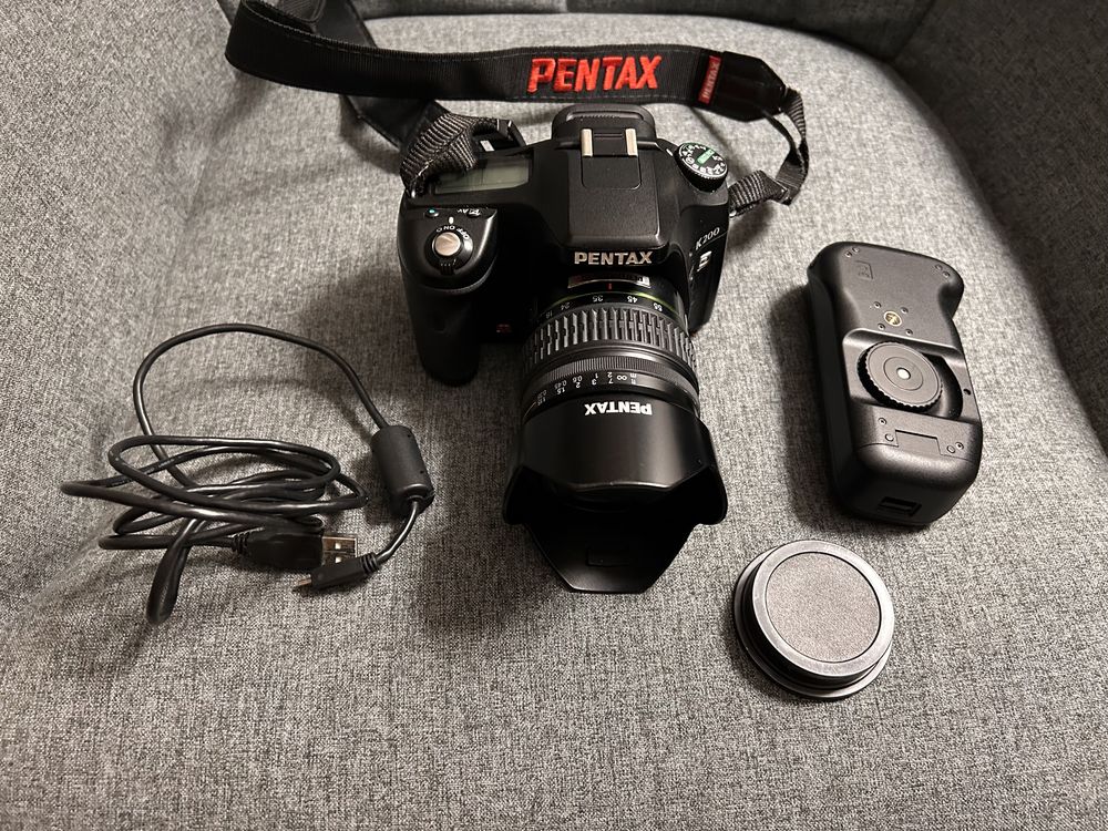 Vendo camera Pentax K200D, como nova