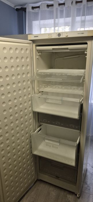 Продам морозильну камеру Siemens,